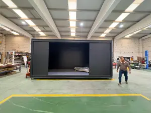 El módulo del food truck en fabricación, en el taller.